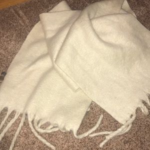 Lulu’s cream blanket scarf